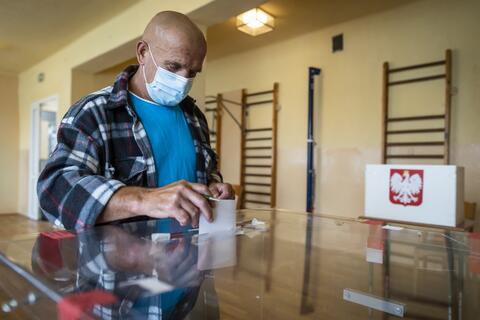 Poles Hope 2nd Round of Presidential Voting Would Break The Deadlock 