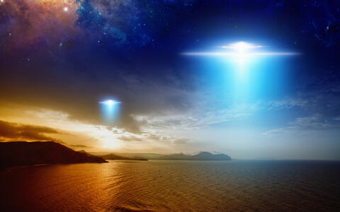 UFO Spotted in Hawaii Falling into the Ocean