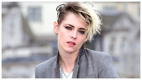 كريستين ستيوارت تظهر لأول مرة في موقع تصوير فيلم Spencer.. والأمير ويليام وهاري برفقتها!