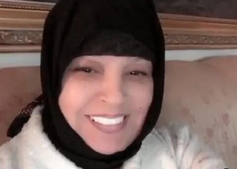 فيفي عبده بالحجاب وبوجه مُتعب من داخل غرفة العمليات..شاهدوا!