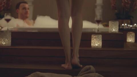 Sex in Bathtub! Hande Erçel and Kerem Bürsin Go Intimate in the HOTTEST Scene of Sen Çal Kapımı (Video)