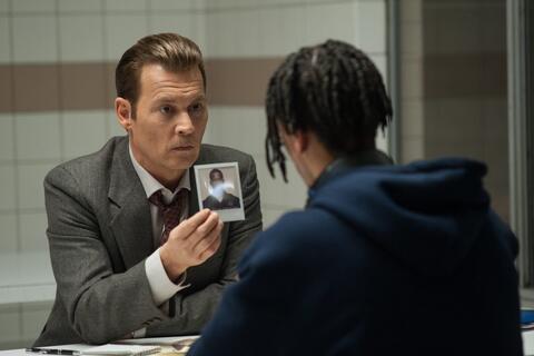 محامو جوني ديب يطالبون المحكمة بإعادة النظر في القضية.. ويصفون آمبر هيرد بـ