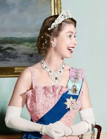 See The Face of The Queen Only a Few Know