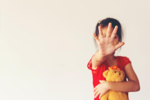 Oman Hotline Receives More Than 700 Calls About Child Abuse