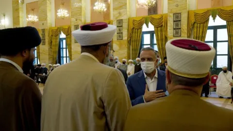 الكاظمي لرجال دين: نراهن عليكم كثيرا