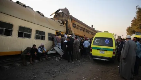 إصابة 15 شخصا جراء خروج قطار عن القضبان في مصر