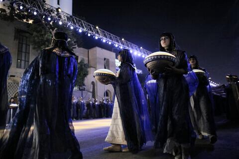 Egyptian Women Steal The Lights From The Mummies