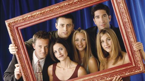 ماثيو بيري ينشر لقطة من كواليس مسلسل Friends ..شاهد الصورة المحذوفة
