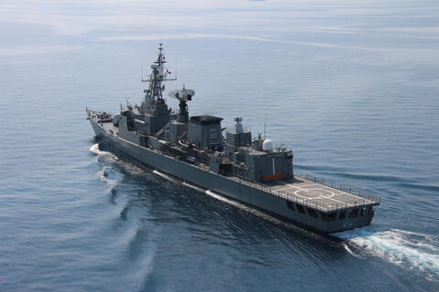 US Warships Fire Warning Shots at 3 Iranian Vessels in The Gulf