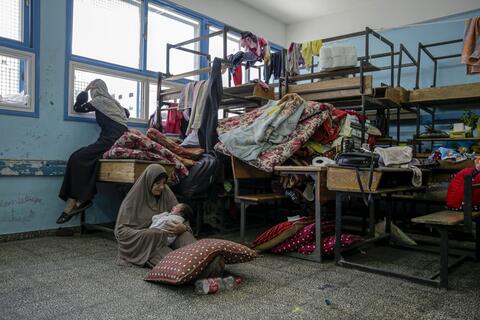 اسرائيل تبلغ بـ قصف مدارس الاونروا بعد لجوء 40 الف فلسطيني اليها