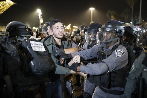 Israeli Police Storm Al Aqsa Mosque: 200 Palestinians Injured 