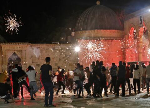 Israeli Police Storm Al Aqsa Mosque: 200 Palestinians Injured 