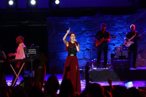 نانسي عجرم تشارك الفيديو الترويجي الأول لأغنيتها.. والعالمية هي العنوان