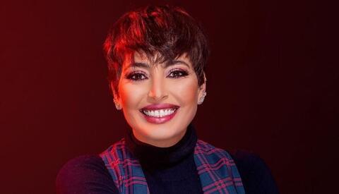 فاطمة الصفي تظهر بحمالة الصدر في بوستر 