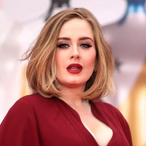 أديل تتعرض لموقف محرج في متجر H&M..