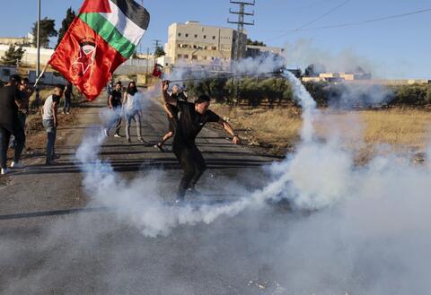 Israeli Soldiers Shoot a Palestinian Youth in The Head
