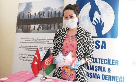 Afghan Woman Doctor Saluted For Helping Refugees