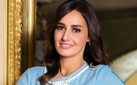 حلا شيحة تتبرأ من مشاهد الأحضان مع تامر حسني.. والأخير يتحدث عن مشاهد جريئة!