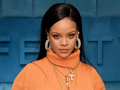 ريهانا تستعرض مؤخرتها خلال حملة ترويج لعلامتها التجارية  Savage X Fenty.. ووشم الألهة المصرية يلفت الأنظار تحت صدرها!