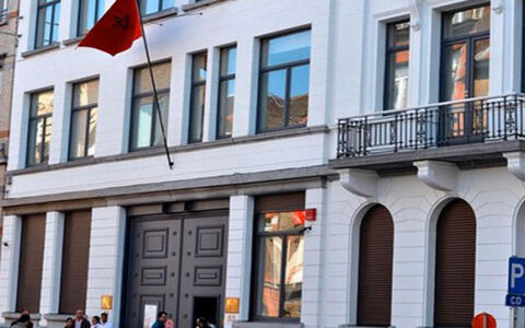 المغرب يغلق سفارتة في الجزائر ويتبرأ من التصريحات التي وترت الموقف