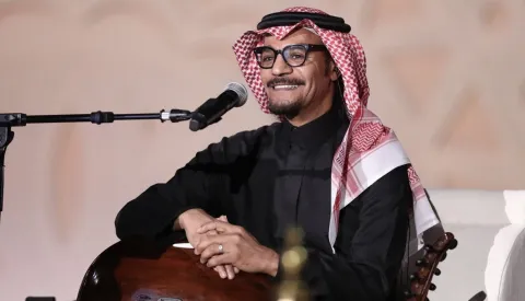 رابح صقر حديث النشطاء بسبب إطلالته في ألبومه الجديد..