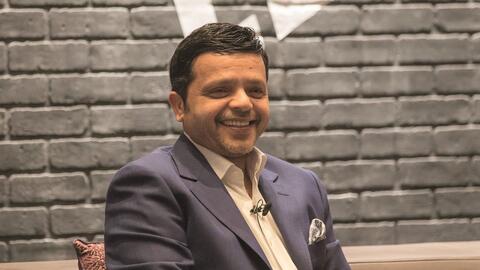 بلوقر أجنبية تحظر محمد هنيدي بسبب غيرتها منه والشبه بينهما!