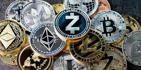 أسعار العملات الرقمية اليوم: بيتكوين تتصدر الهبوط 