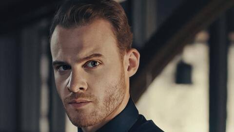 Kerem Bürsin Writes an Angry Message to Instagram After His Account Was Deleted