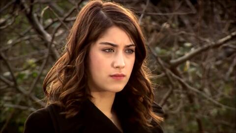 هازال كايا بإطلالة جريئة.. والجمهور