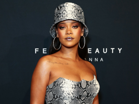 ريهانا تستعرض مؤخرتها خلال حملة ترويج لعلامتها التجارية  Savage X Fenty.. ووشم الألهة المصرية يلفت الأنظار تحت صدرها!