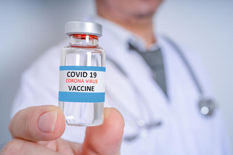 More Tunisians Rush to Vaccination Centers Amid COVID-19 Spike