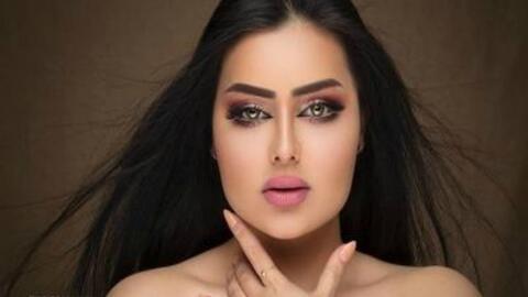 مودل شمس تستعرض 