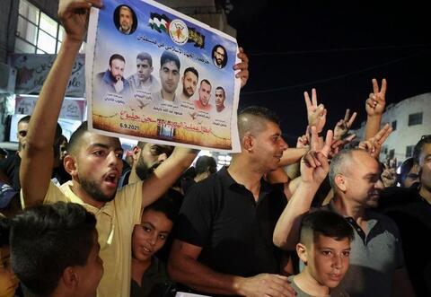 In Hysterics: Israel Arrest Relatives of Escaped Prisoners 