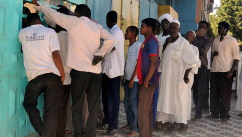 ازمة خبز طاحنة في الخرطوم وارتفاع سعر الرغيف 50 جنيها
