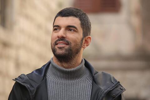 انجين اكيوريك يختار رسمياً شريكته في الهروب.. والجمهور يعلّق 
