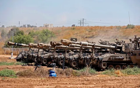 Israeli Tanks Assemble on Occupied Golan Heights Towards Syria 