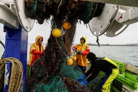 France Detains UK Boat for Violating Fishing Rights