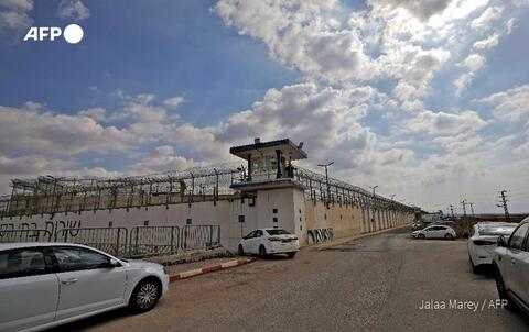 250 Palestinian Prisoners on 4th Day Hunger Strike in Israeli Jails 
