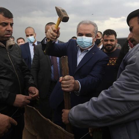 المستوطنون يدنسون الاقصى والاحتلال يعرقل وصول اشتيه الى جنين