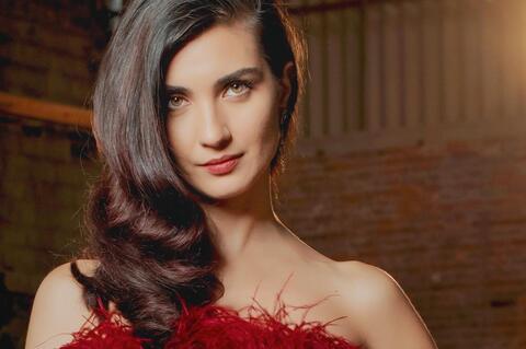 توبا بويوكستون تُلغي أي مقارنة بينها وبين نسليهان أتاغول بحرف واحد.. والمتابعون يشيدون بها!