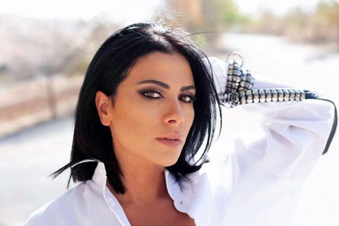 أول تعليق لصبا مبارك بعد إصابتها بلغم: (عنا عيل و أولاد!)