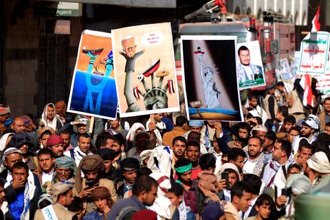 HRW: Houthi Rebels Fire Missiles at Civilians in Marib
