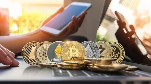 أسعار العملات الرقمية اليوم…الانخفاض يسيطر على السوق 