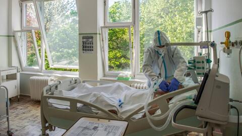 Covid Woman Strips Naked, Drinks a Bottle of Shower Jel, Tells Doctors She is Fine!