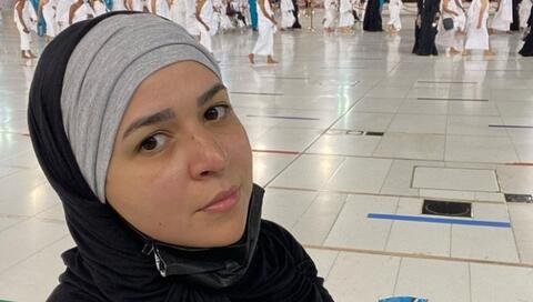 دنيا و إيمي سمير غانم تلتقيان بوالديهما الراحلين في الرياض!