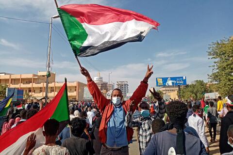 Sudan: Thousand Protests, Police Use Teargas, Stun Grenades 