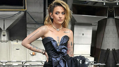Paris Jackson Rocks a Gorgeous Outfit at People's Choice Awards