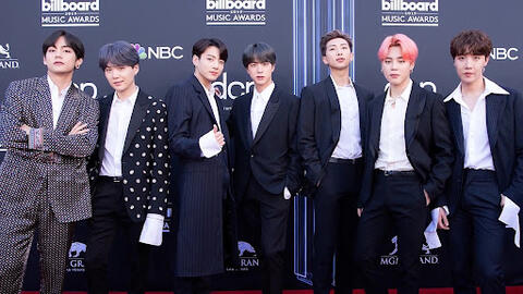 تزايد إصابات الكورونا في فرقة BTS.. وهذه آخر تطورات حالتهم الصحية