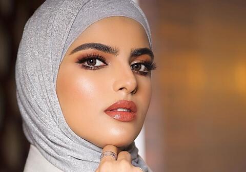 سارة الودعاني تستعرض شكل أنفها الجديد.. 