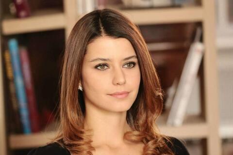 هل كشفت بيرين سات نهايتها ضمن أحداث مسلسل العشق الممنوع؟